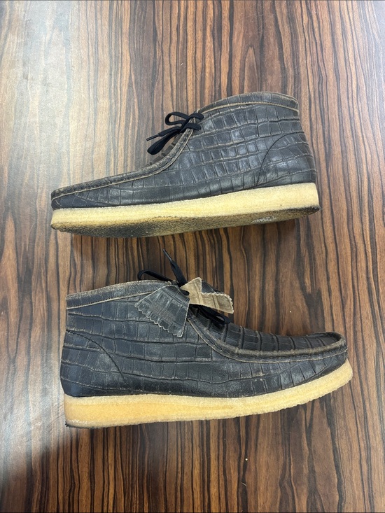 Clarks - Mens Wallabee Boot Low Boot, size 11 US mens, color black. main image 5